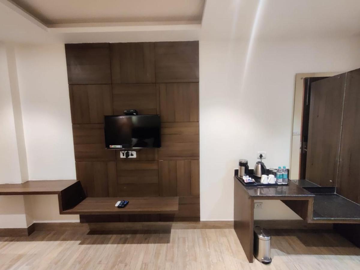 Hotel D Silverleaf Лакхнау Экстерьер фото