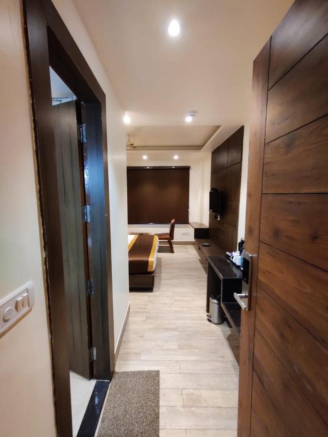 Hotel D Silverleaf Лакхнау Экстерьер фото